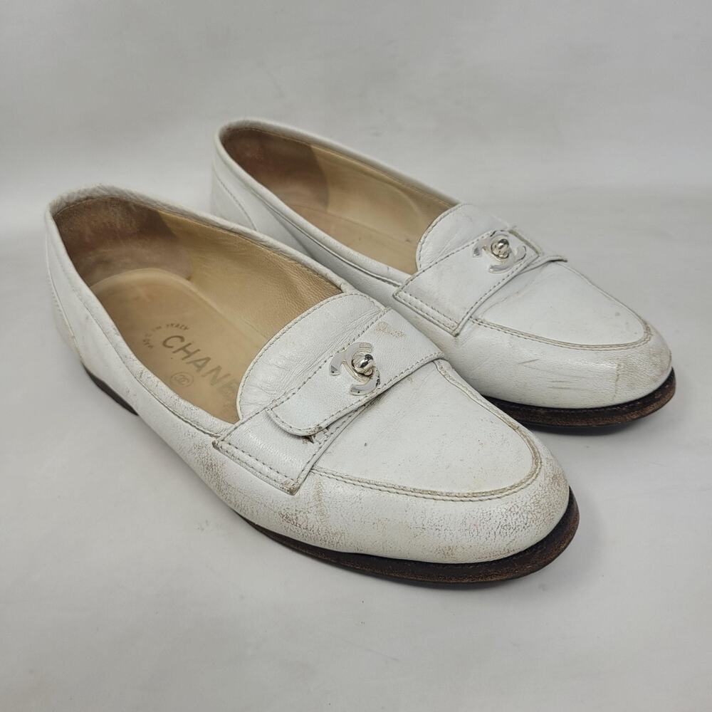 VTG Chanel Shoes 5 Cream Leather Loafers Flats CC Turnlock Old Money Luxury 90s - Picture 2 of 13